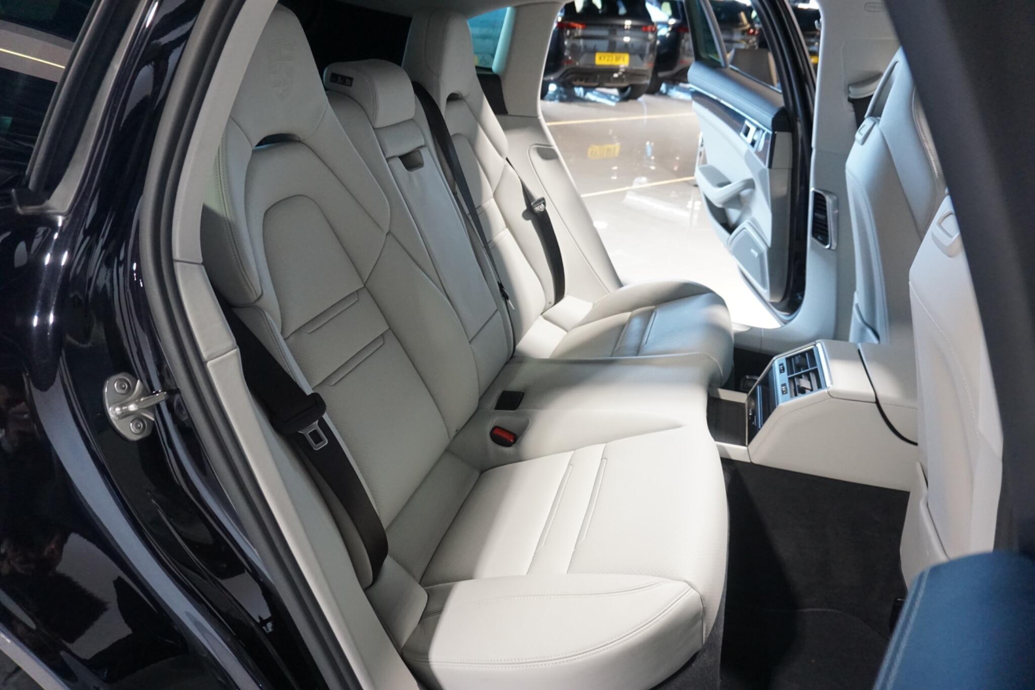 Porsche Panamera 2.9 V6 E-Hybrid 17.9kWh 4 Platinum Edition Sport Turismo 5dr Petrol Plug-in Hybrid PDK 4WD Euro 6 (s/s) (462 ps)